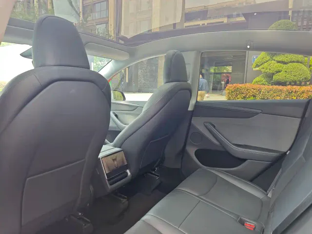 Tesla Model Y — Фото автомобиля 5