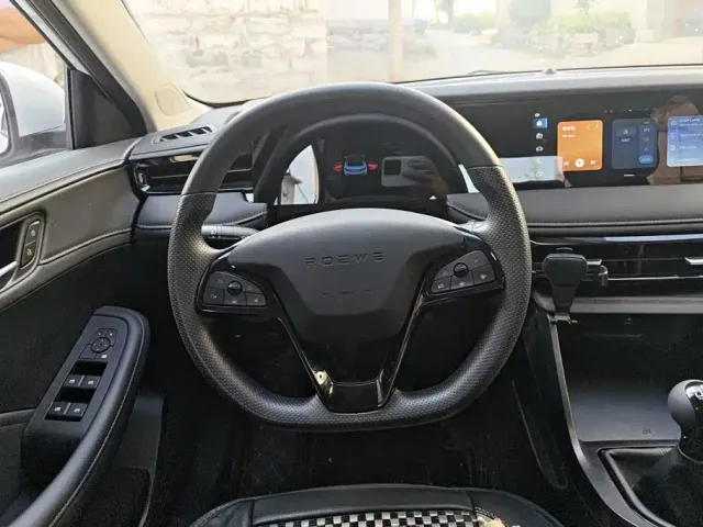 Roewe i5 — Фото автомобиля 15