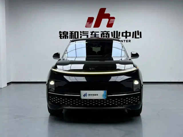 Li Auto L8 — Фото автомобиля 2