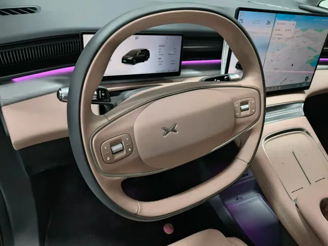 Xpeng X9 — Фото автомобиля 8