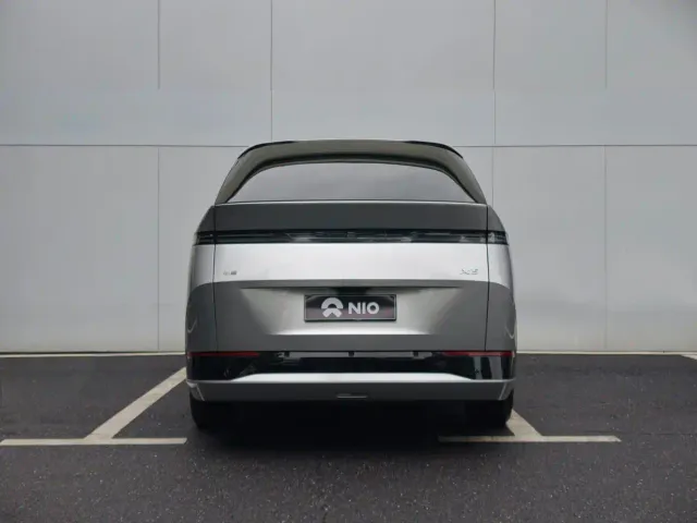 Xpeng X9 — Фото автомобиля 5