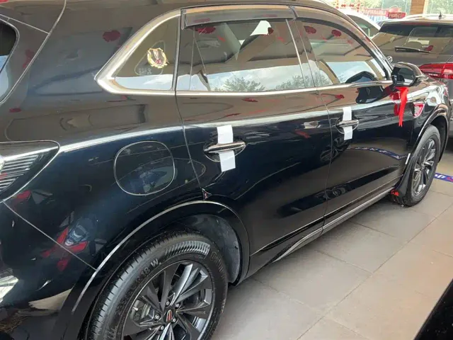 Hongqi HS5 — Фото автомобиля 9