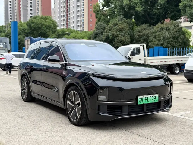 Li Auto L8 — Фото автомобиля 3