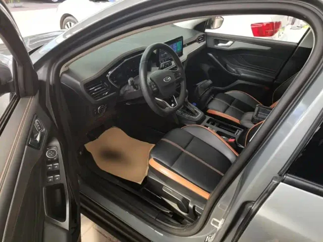 Ford Focus — Фото автомобиля 14