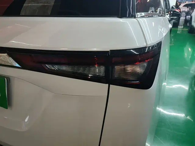 Wuling Jiachen — Фото автомобиля 7