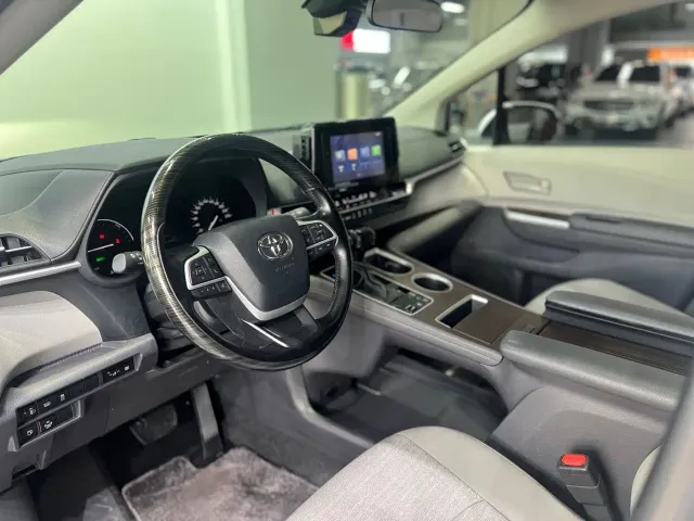 Toyota Sienna — Фото автомобиля 7