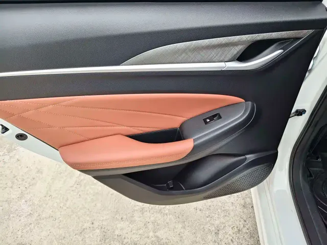 Changan Eado — Фото автомобиля 10