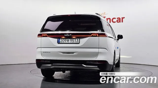 Kia Carnival — Фото автомобиля 4