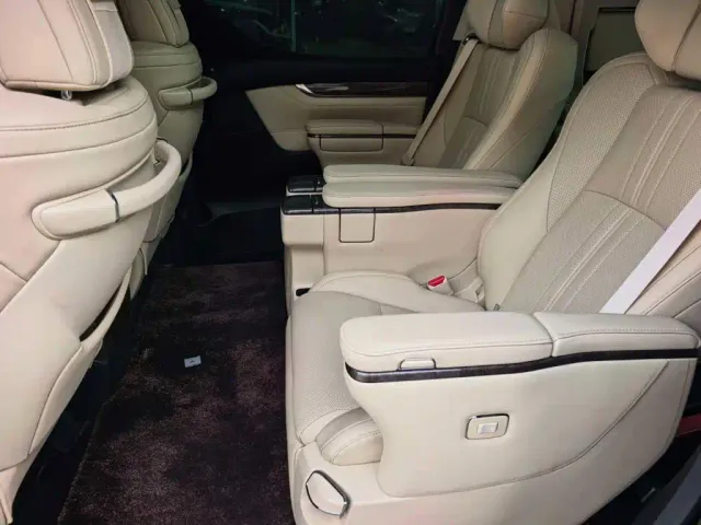 Toyota Alphard — Фото автомобиля 7