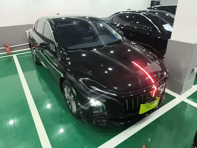 Hongqi E-QM5 — Фото автомобиля 3