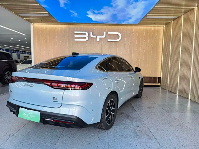 BYD Qin L — Фото автомобиля 17