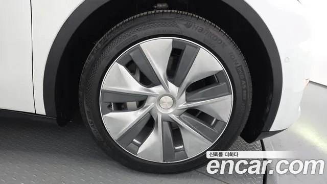 Tesla Model Y — Фото автомобиля 4