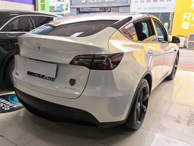 Tesla Model Y — Фото автомобиля 4