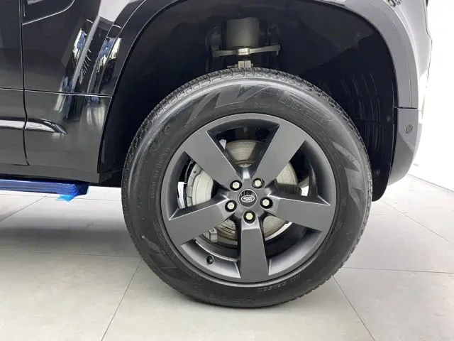 Land Rover Defender — Фото автомобиля 7