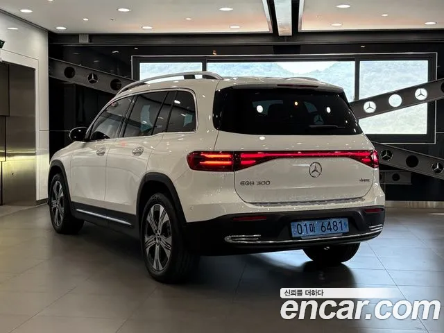 Mercedes-Benz EQB — Фото автомобиля 5