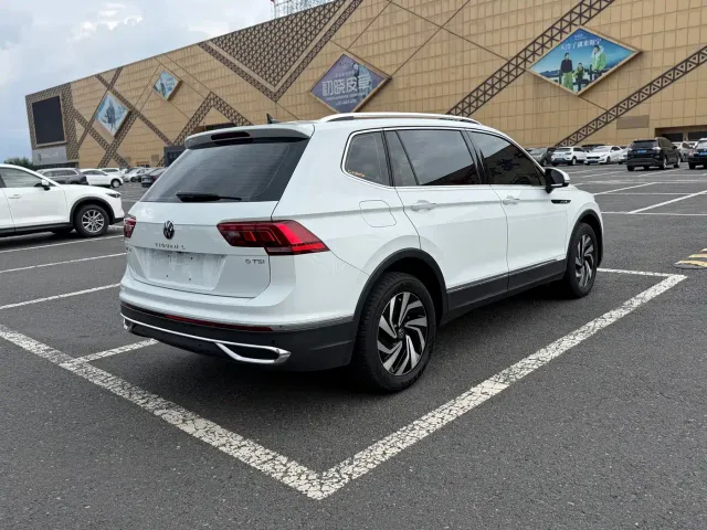 Volkswagen Tiguan L — Фото автомобиля 6