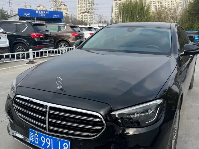 Фотография автомобиля — Mercedes-Benz E-Class