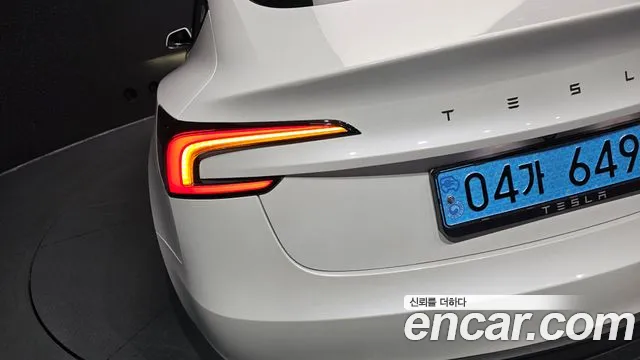 Tesla Model 3 — Фото автомобиля 23