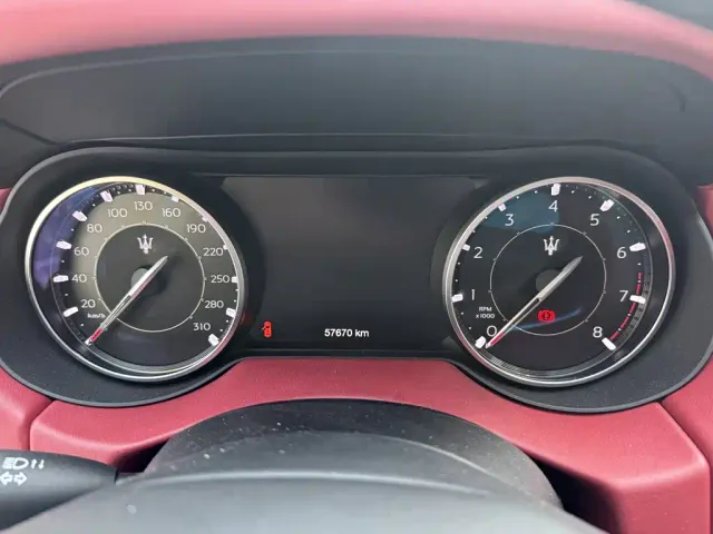 Maserati Levante — Фото автомобиля 12