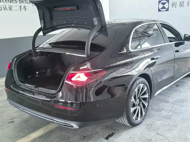 Mercedes-Benz E-Class — Фото автомобиля 8