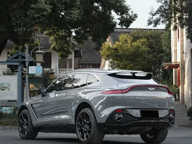 Aston Martin DBX — Фото автомобиля 3