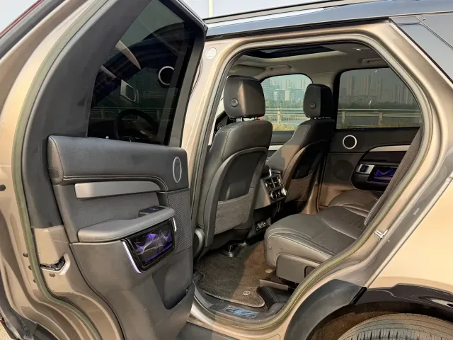 Land Rover Discovery — Фото автомобиля 12