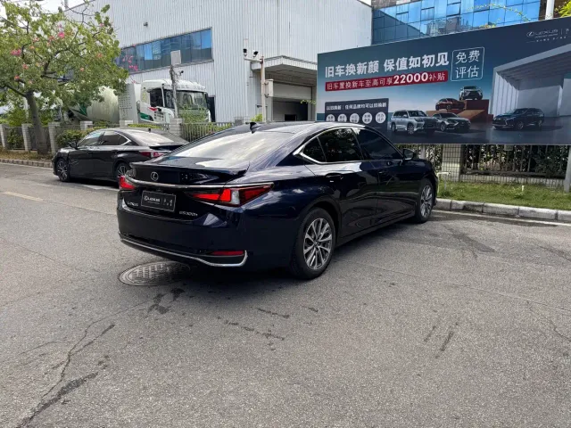 Lexus ES — Фото автомобиля 12