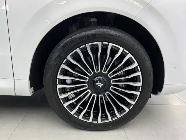 IM Motors LS8 — Фото автомобиля 9