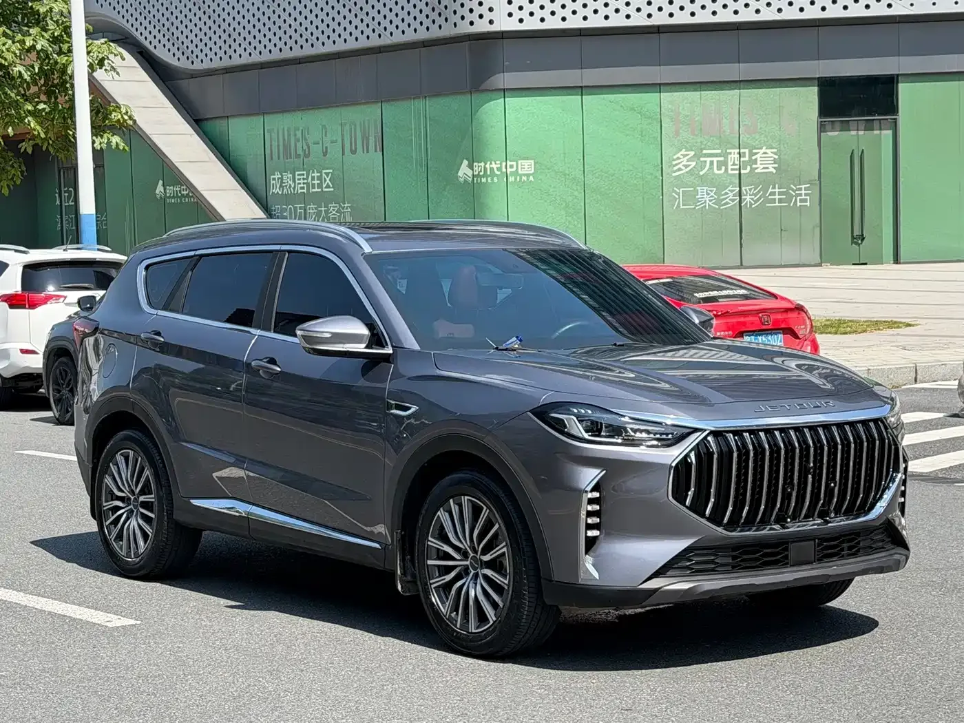Jetour Jetour X70 PLUS 2023 1.5T DCT Warrior PLUS 7-seater — Фото автомобиля 3