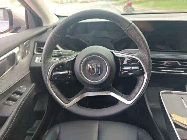 Buick LaCrosse — Фото автомобиля 2