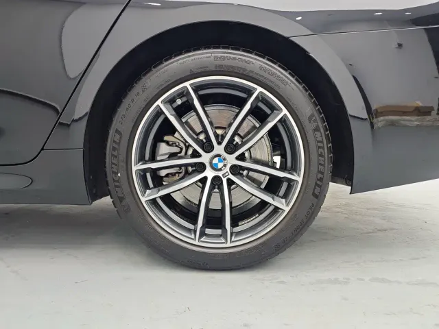 BMW 5 Series — Фото автомобиля 17