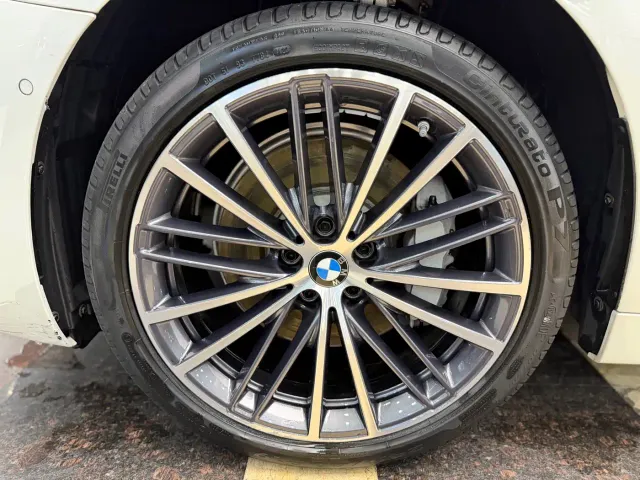 BMW 5 Series — Фото автомобиля 15