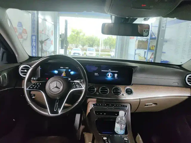 Mercedes-Benz E-Class — Фото автомобиля 3