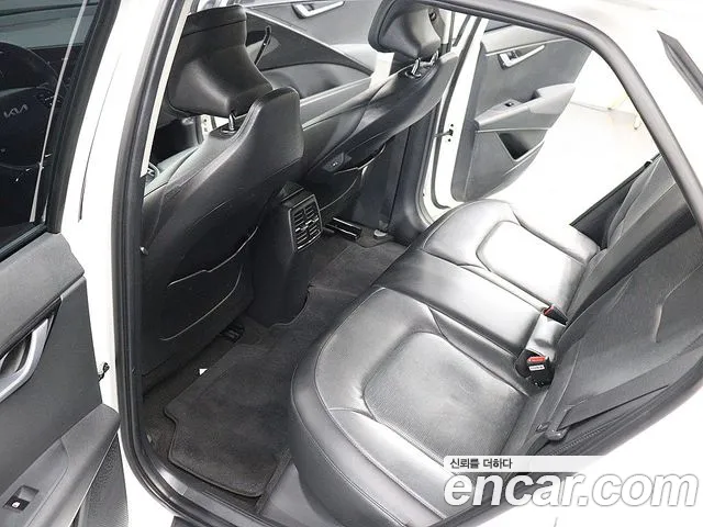 Kia Niro New — Фото автомобиля 11
