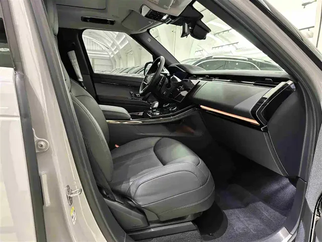 Land Rover Range Rover Sport — Фото автомобиля 16