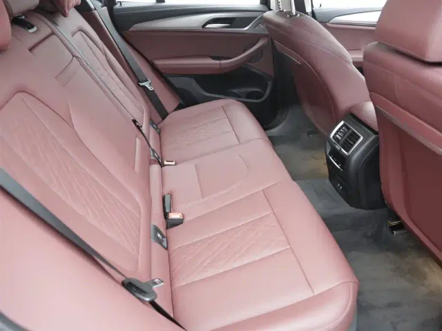 BMW iX3 — Фото автомобиля 9