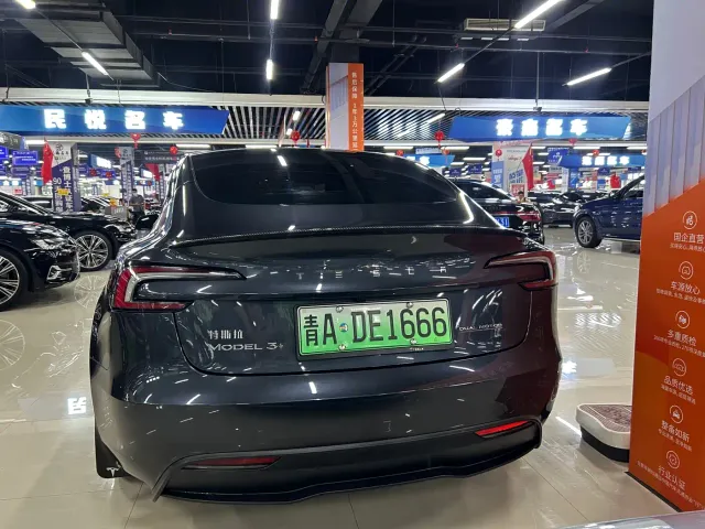 Tesla Model 3 — Фото автомобиля 8