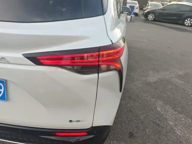 Toyota Granvia — Фото автомобиля 7