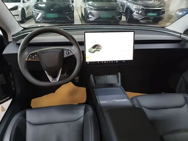 Tesla Model 3 — Фото автомобиля 9