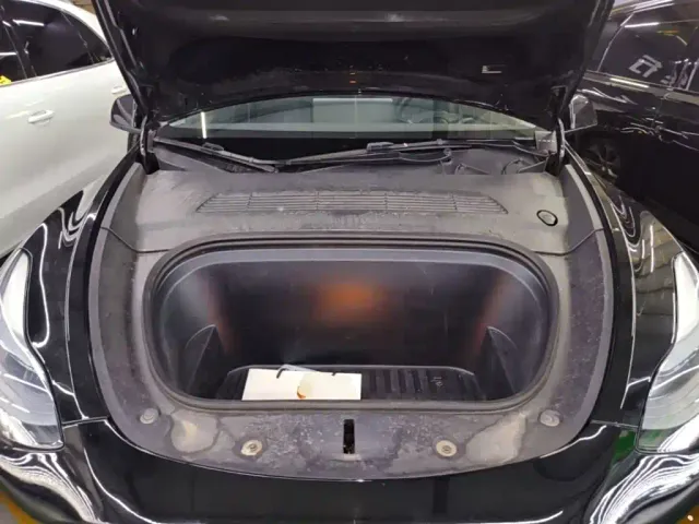 Tesla Model Y — Фото автомобиля 15