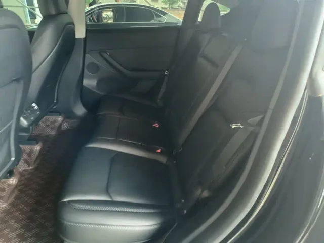 Tesla Model Y — Фото автомобиля 16