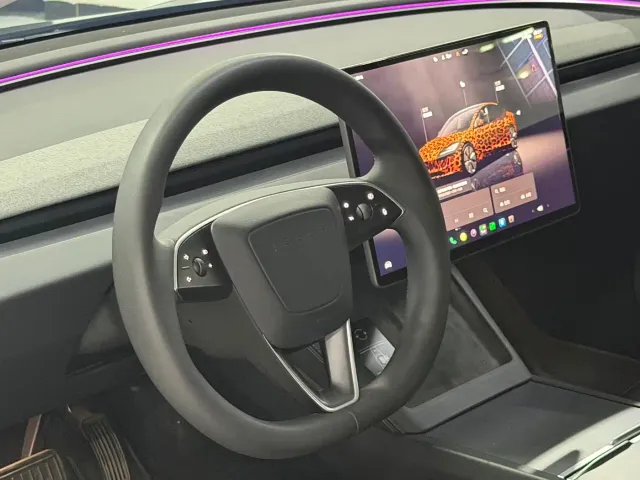 Tesla Model 3 — Фото автомобиля 13