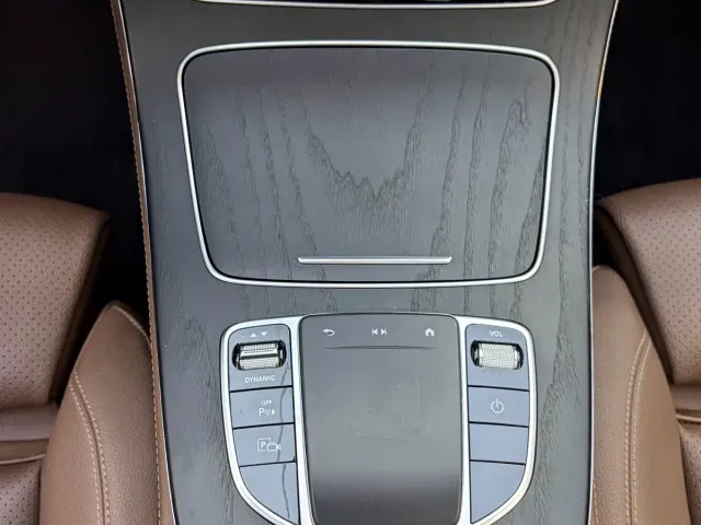 Mercedes-Benz E-Class — Фото автомобиля 8
