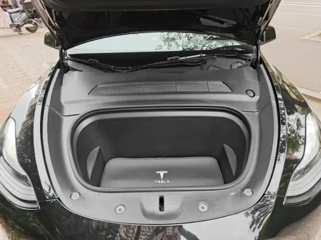 Tesla Model Y — Фото автомобиля 19