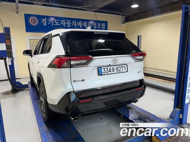 Toyota RAV4 — Фото автомобиля 3