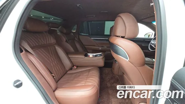 Genesis G90 Бензин 3.5 турбо AWD — Фото автомобиля 12