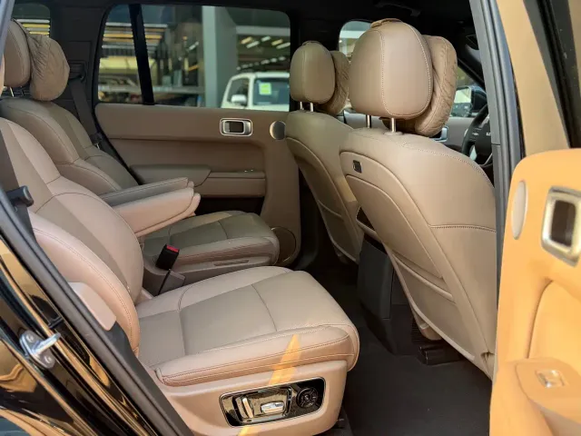 Li Auto L8 — Фото автомобиля 7