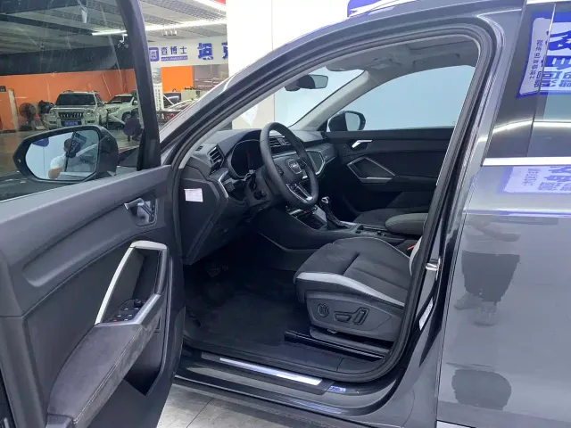 Audi Q3 — Фото автомобиля 11