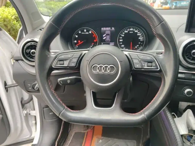 Audi Q2L — Фото автомобиля 2