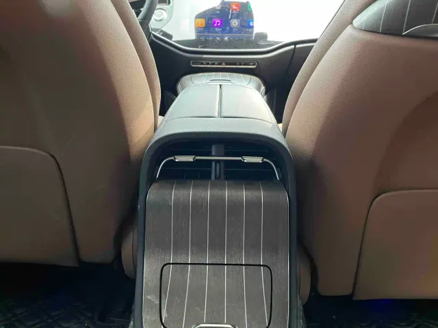 Mercedes-Benz E-Class — Фото автомобиля 14